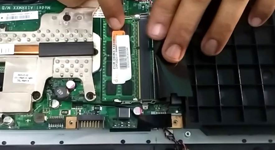 HP laptop won't turn on Fix 3 Remove re-insert Laptop RAM